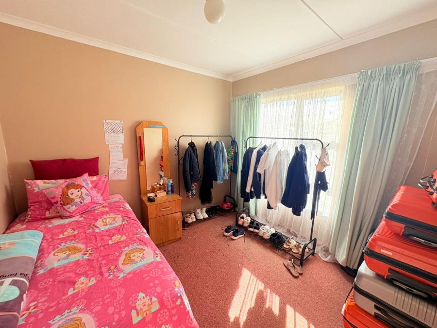 4 Bedroom Property for Sale in Sunnyridge Eastern Cape